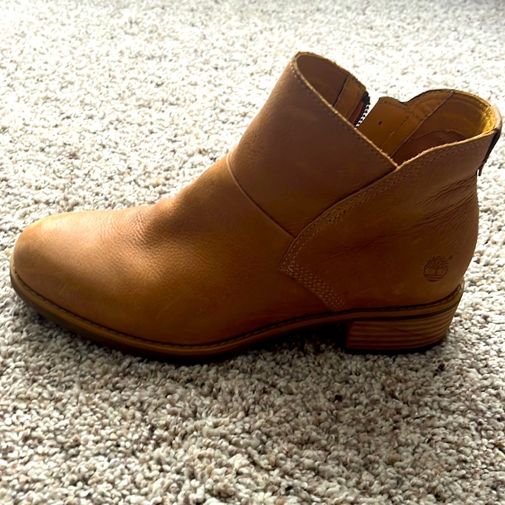 Timberland Womens boots size 8 tan/light brown